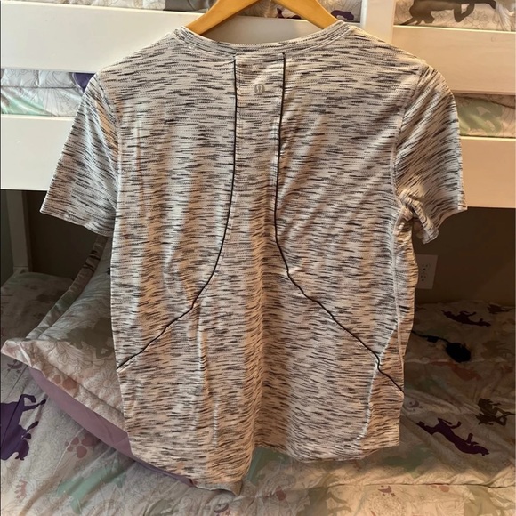 Lululemon top size 6 - Picture 2 of 2